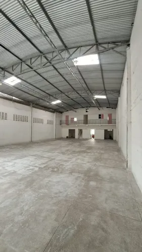 ALUGO GALPÃO NO EUSÉBIO COM 338M², EXCELENTE LOCALIZAÇÃO