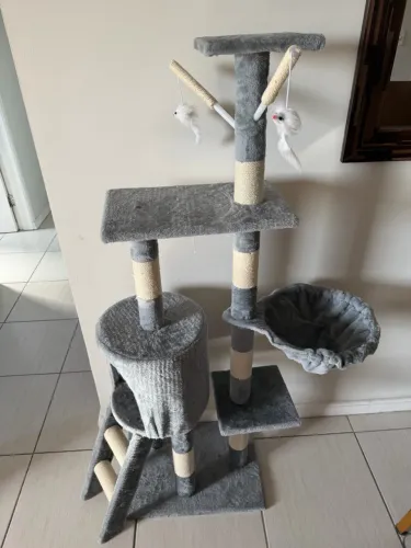 Árvore para gatos, arranhador multifuncional.