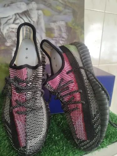Tênis Adidas yeeezy yecheil Tam 40