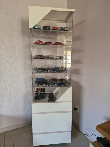 VITRINE/EXPOSITOR EM MDF ACRÍLICO- para coleções ou loja