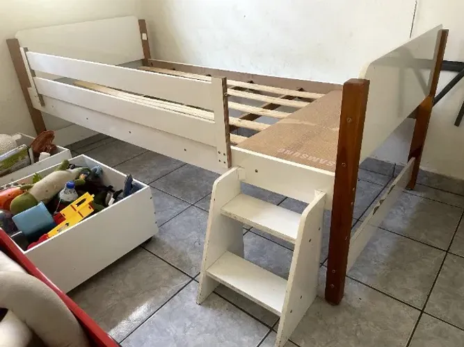 Cama Infantil com escada