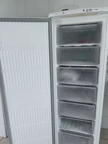 Freezer vertical eletrolux 203L