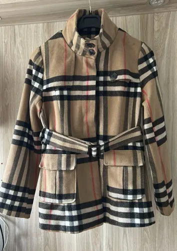 CASACOS TRENCH COATS E MOLETONS FEMININOS