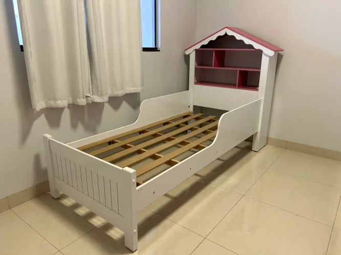Cama casa de boneca com colchão