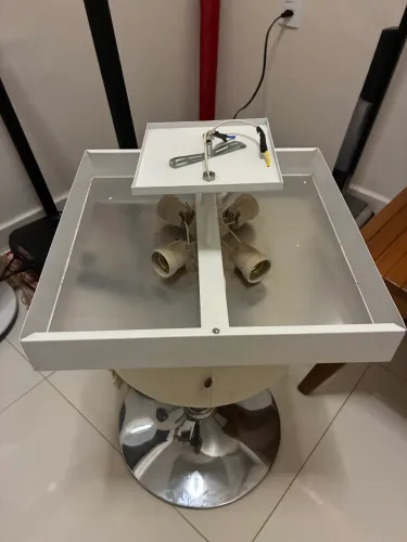 Luminária para 4 lâmpadas ideal para sala e quarto. Luz indireta