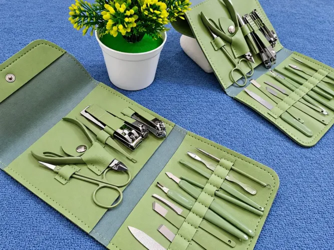 Kit Manicure 16 Peças em Aço Inoxidável - Conjunto de Ferramentas para Unhas