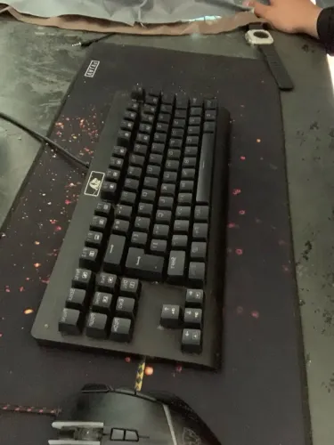 Vendo mouse e teclado mecânico da redragon, e mouse pad, fone gamer