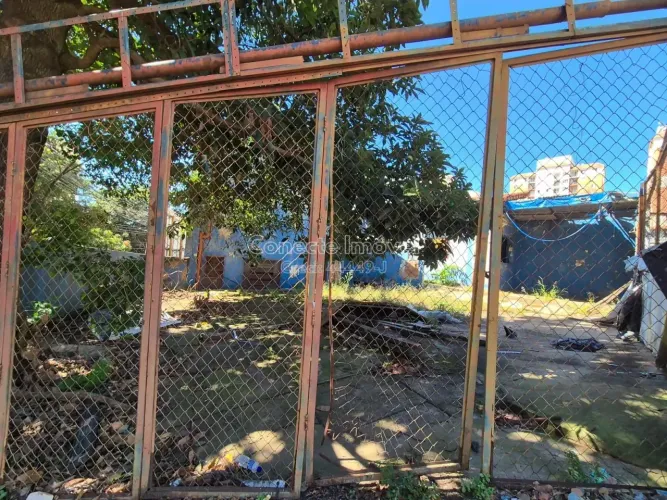 Terreno de esquina à venda em Campinas com 570m², excelente localização e potencial comerc