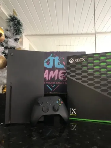 XBOX SERIES X semi zero c garantia. Recebo console na troca.