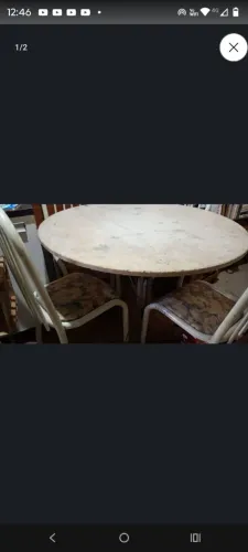 Mesa redonda de mármore