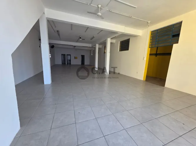 Casa Comercial para Locação na Vila Fiori, Sorocaba-SP: 3 Quartos, 3 Salas, 5 Banheiros, 3