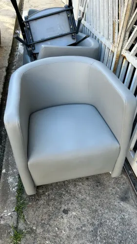 4 poltronas Júlia couro cinza 