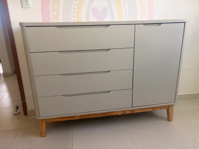 Lindo Quarto Bebê (berço, cômoda e guarda-roupa)
