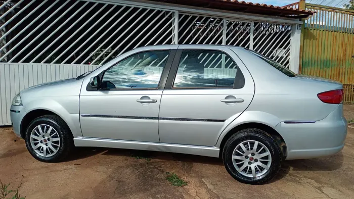 Fiat Siena Tetrafuel 1.4 MPI Fire Flex 8V 4P 2011