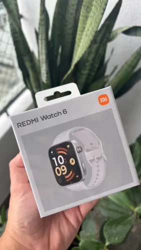 2 Smartwatches Redmi Watch 6 Xiaomi | Branco Lacrado + Preto usado duas vezes
