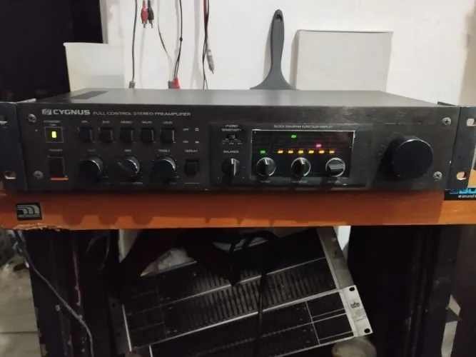 Pre amplificador Cygnus cp1800x