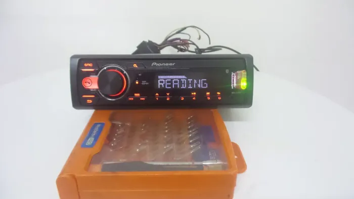 Frente do Pioneer MVH-S218BT