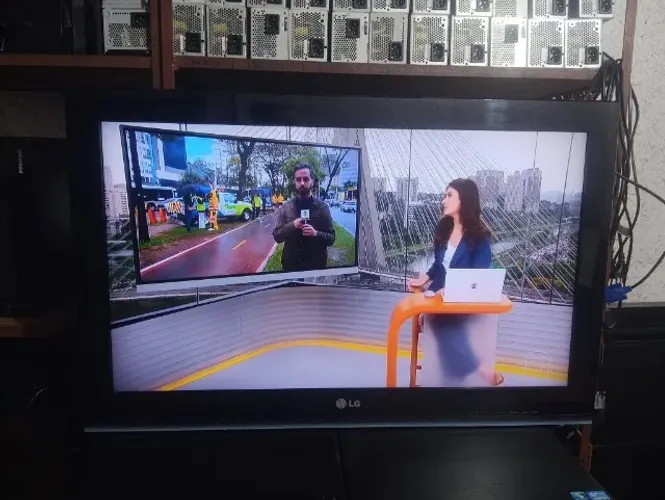 Vendo tv LG 32 polegadas modelo 32LK451C em perfeito funcionamento sem base sem controle n