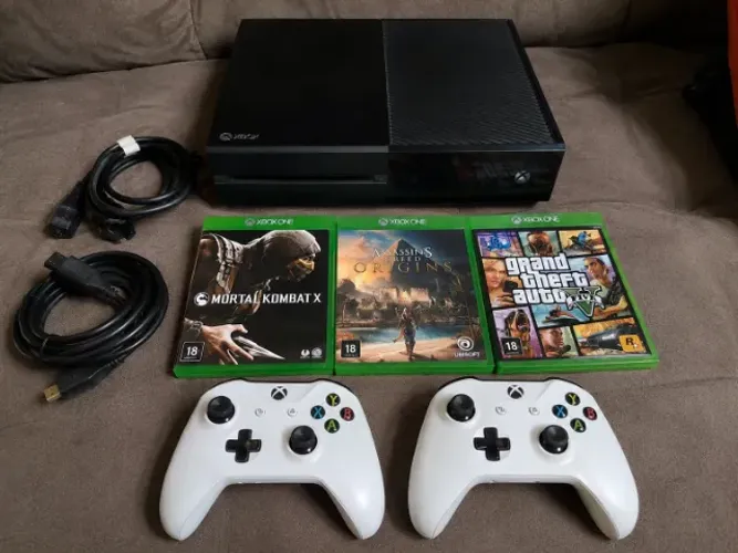 Xbox One + 2 Controles + 3 Jogos