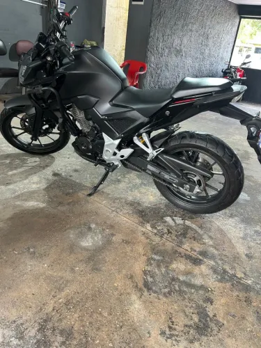 CB 300 Twister 2024/ 25 mil R$