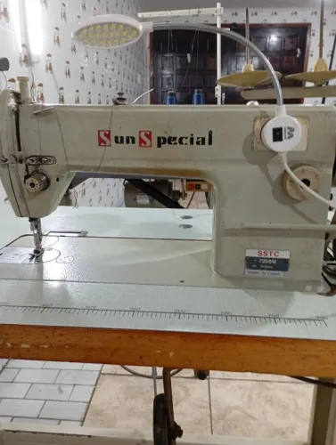 Máquina de costura reta industrial 