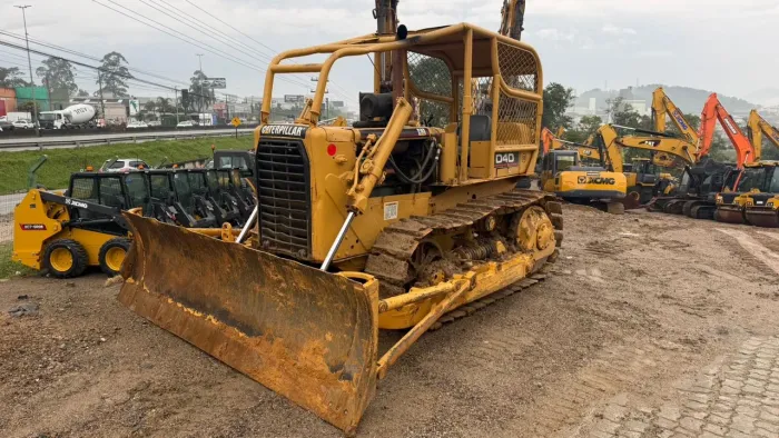 Trator Cat esteira D4 D