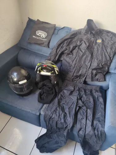 Kit 2 capacete e capa de chuva Califórnia 