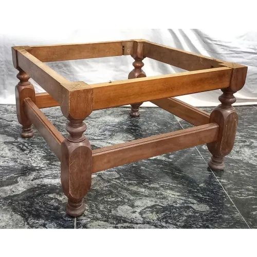 Base para mesa de centro de madeira maciça.