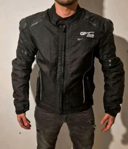 Par de jaquetas de motociclista em excelente estado