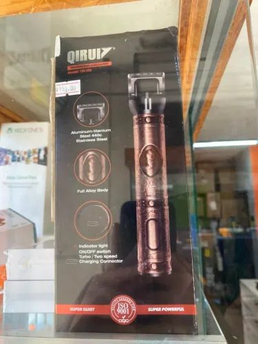 MÁQUINA DE CORTAR CABELO E BARBA DRAGÃO RECARREGÁVEL USB 2 PENTES VALOR 150,00