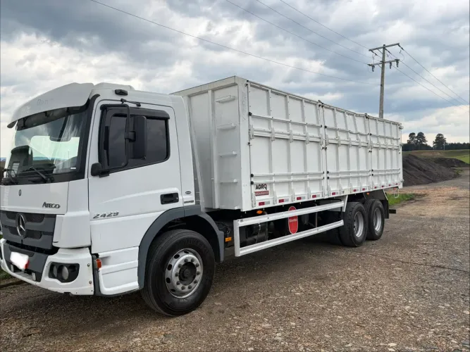 MB Atego 2429 ano 2013 no chassi 6x2