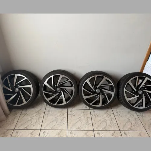 Vendo rodas aro 17 com pneus - entrego