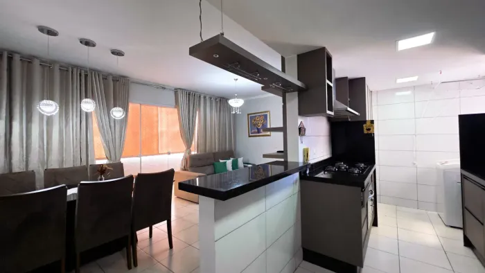 Apartamento Mobiliado de 3 Quartos na Vila Rosa | 76 m², Suíte, 2 Vagas e Vista Livre