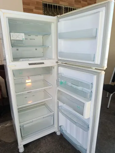 Geladeira Consul Frost free semi nova