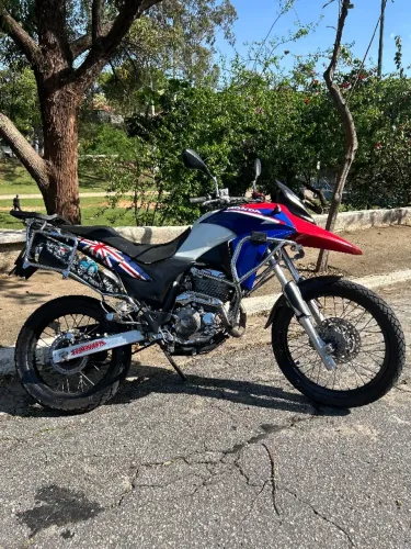 Honda XRE 300. Ano de fabricação 2015. Valor: R$ 15.899,00