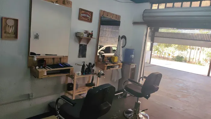 Alugo Cadeira de Barbeiro em Barbearia (Lava Jato no Local)