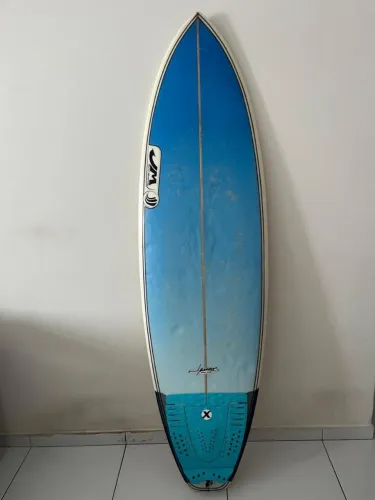 Vendo prancha de surf em ótimo estado de conservação leia a descrição