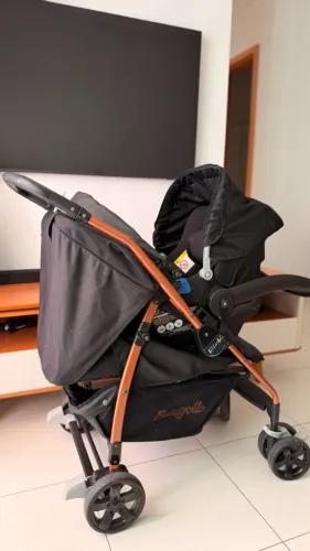 Carrinho de bebe Burigotto reversível com bebe conforto
