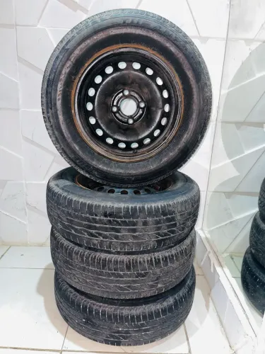 Rodas 14 com pneus semi novos