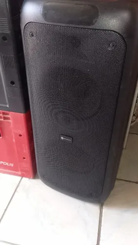 Vendo caixa de som potente tocando perfeitamente