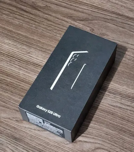 Samsung Galaxy S25 Ultra Titânio Cinza 12GB/256GB [LACRADO]