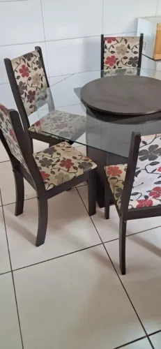 Mesa de vidro com tapa giratoria e 6 cadeiras
