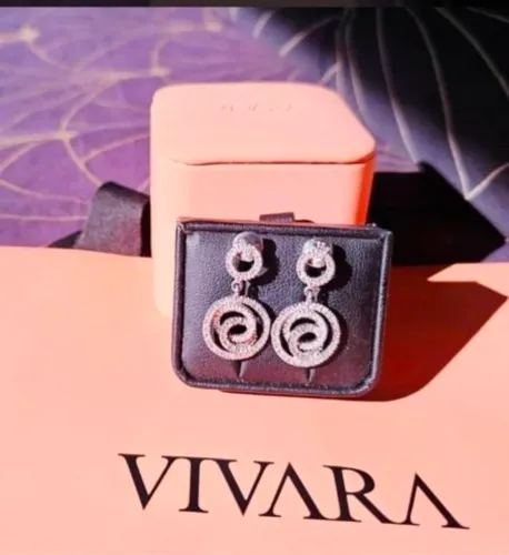 Brinco vivara ouro branco e brilhantes coleção Celebs