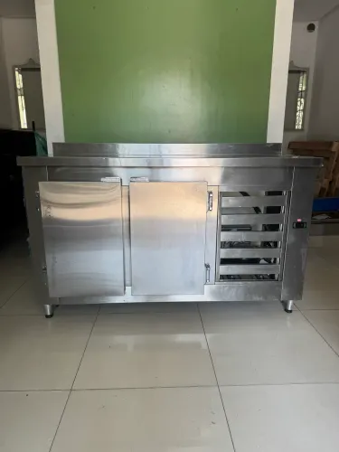 Balcão refrigerado de inox. 