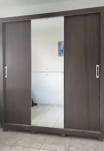 Guarda roupa com espelho 