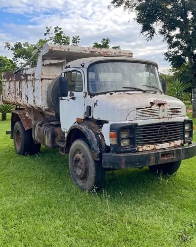 MERCEDES-BENZ 1519 TRUCADO BASCULANTE