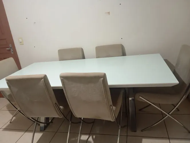 Vende se messa 6 cadeiras 