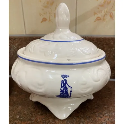 Sopeira Branco e Azul Mulher com Guarda Schmidt em estilo da década 50/60.