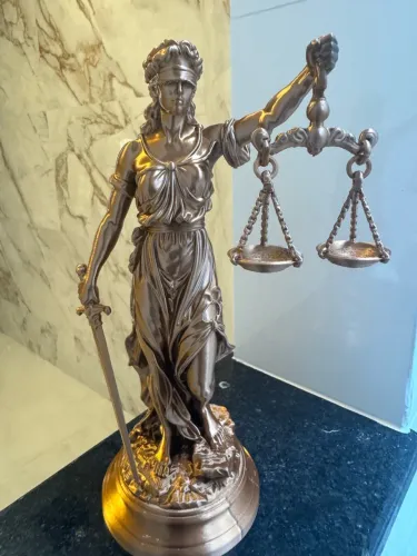 Estátua Deusa da Justiça