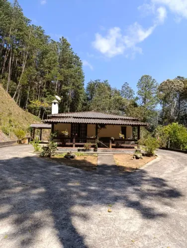 Casa em meio ao campo na Fazenda Inglesa!